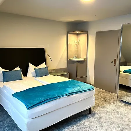 Zur Kaiserpfalz Hotel 3*