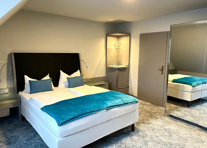 Zur Kaiserpfalz Hotel 3*